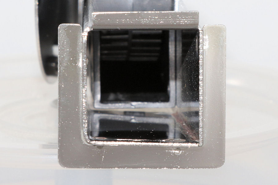 A view into the blower  You can see that there is no damper